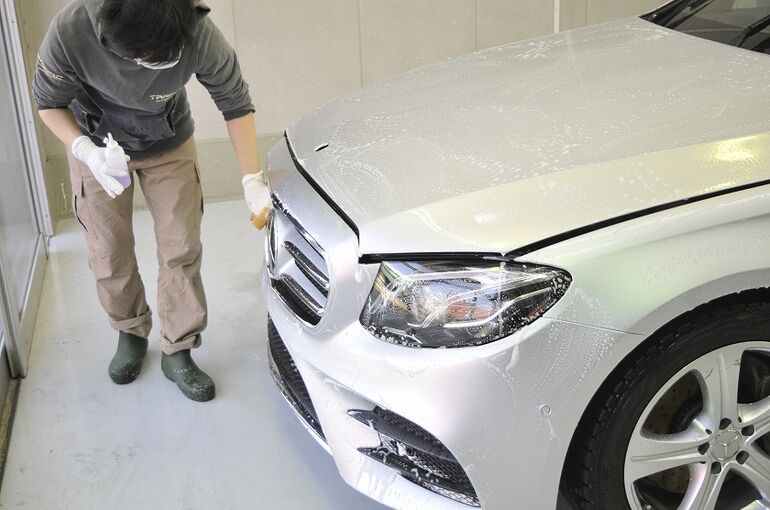4.ベンツE220dクレンジング洗車