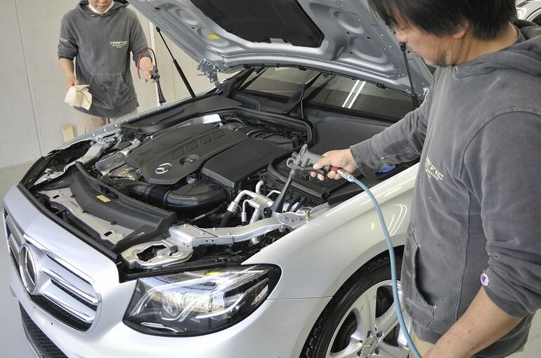 12.ベンツE220d　ブロワー