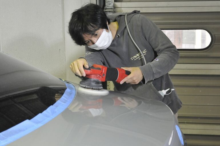 20.ベンツE220d　磨き施工
