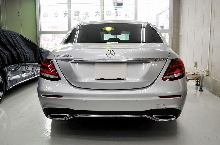25.ベンツE220d　施工後　後方