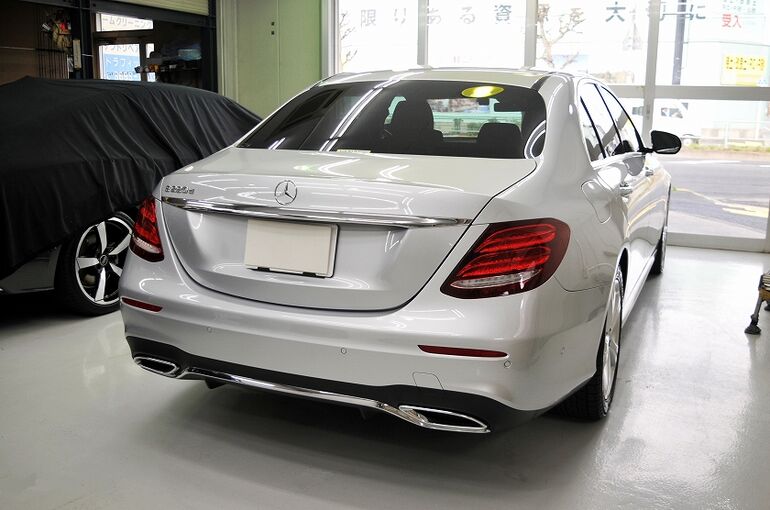 27.ベンツE220d　施工後　右後方