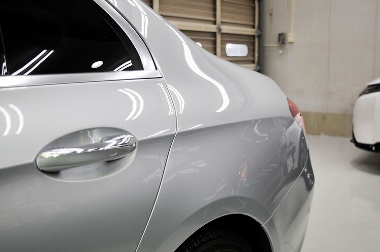 30.ベンツE220d　施工後　左フェンダー