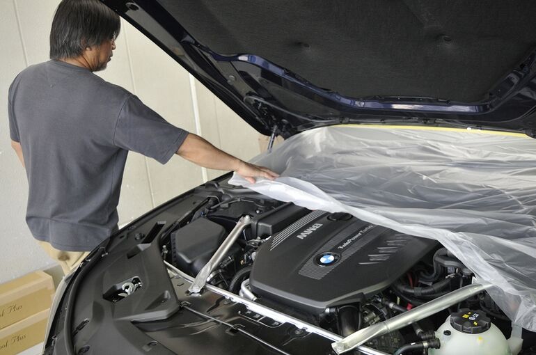 BMW840ｄ　ボンネットフード　マスキング工程3