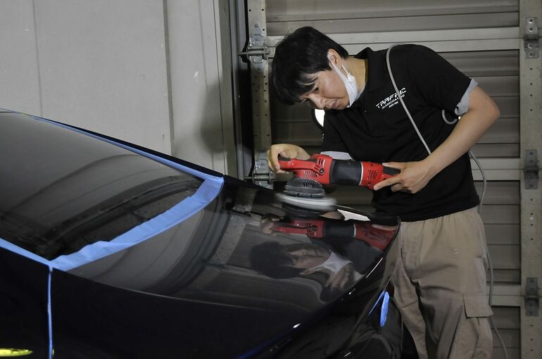 BMW840ｄ　トランク磨き