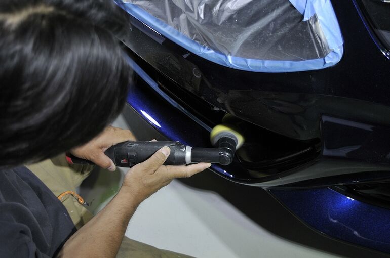 BMW840ｄ　ミニポリッシャーによる磨き