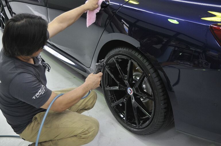 BMW840ｄ　コンパウンドの粉の清掃