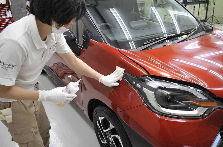 シエンタ　クレンジング剤、塗装面への塗布