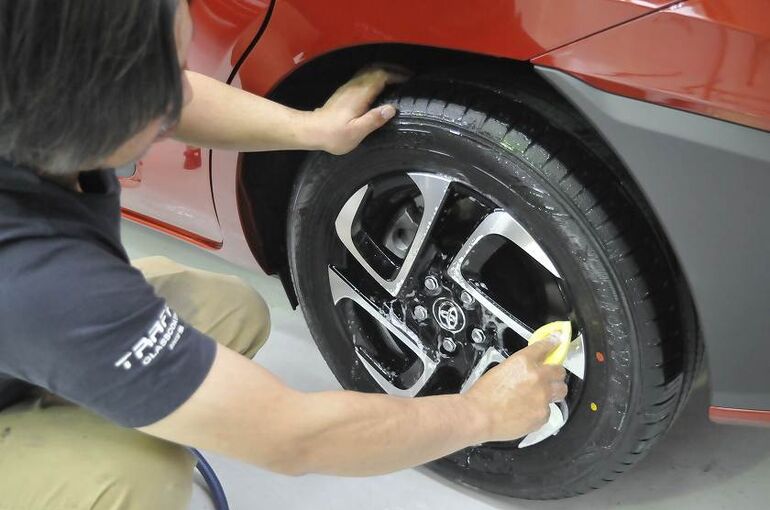 シエンタ　アルミホイール、タイヤ、タイヤハウス洗浄