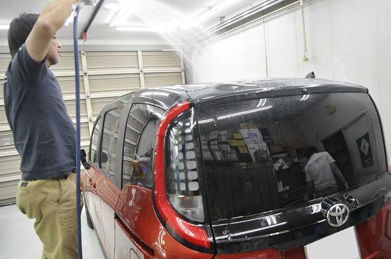 シエンタ　洗車後のシャンプー洗い流し