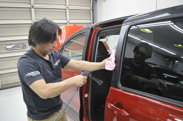 トヨタ　シエンタ　ドア内　水滴除去