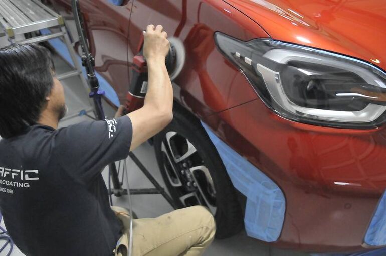 トヨタ　シエンタ　フロントフェンダー　磨き施工