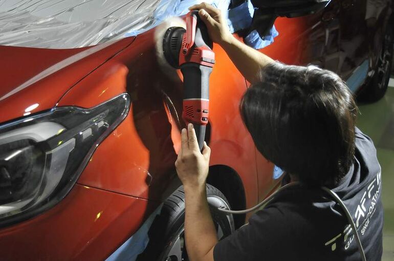 トヨタ　シエンタ　ウールバフでの磨き施工