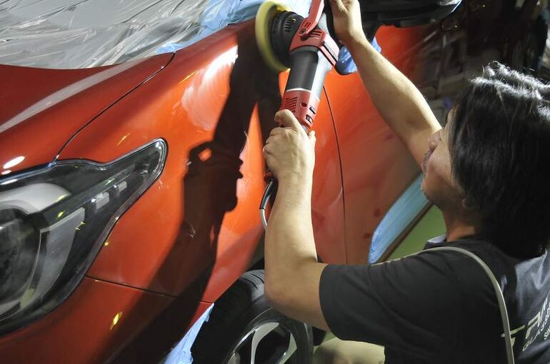 トヨタ　シエンタ　ウレタンバフにより磨き施工