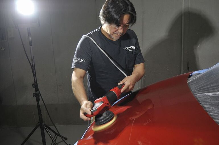 トヨタ　シエンタ　ボンネット　磨き施工