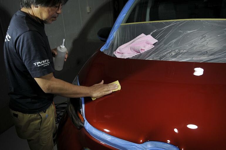 トヨタ　シエンタ　磨き施工後　シリコンオフで拭き取り