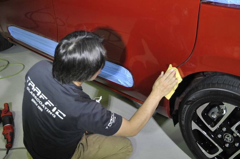 トヨタ　シエンタ　磨き施工後　シリコンオフで拭き取り