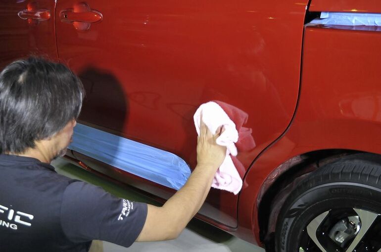 トヨタ　シエンタ　磨き施工後　シリコンオフにより拭き取り、余剰分を更に拭き取り