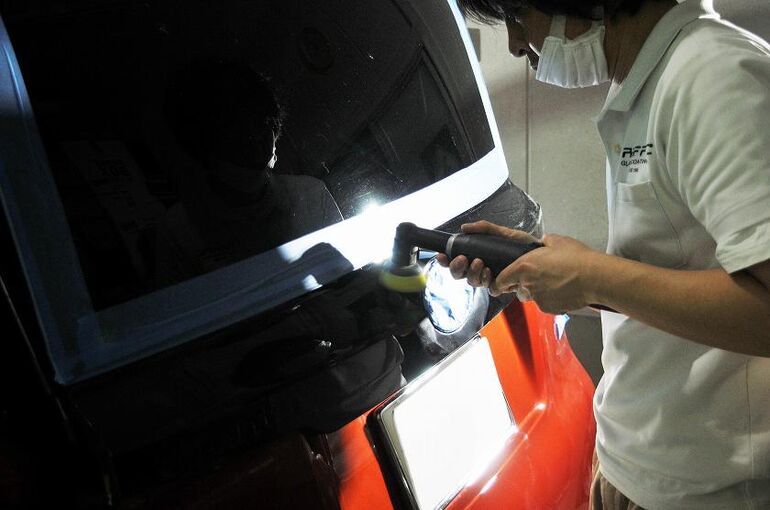 トヨタ　シエンタ　ミニポリッシャーにより磨き施工