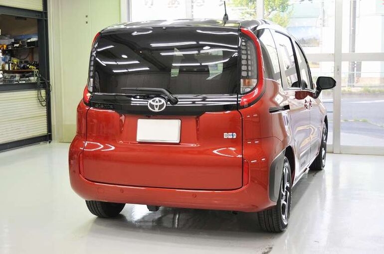 トヨタ　シエンタ　コーティング施工後　右後方