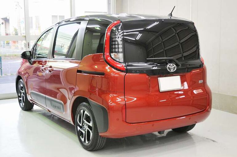 トヨタ　シエンタ　コーティング施工後　左後方