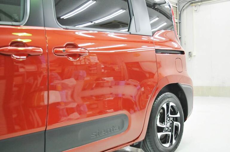 トヨタ　シエンタ　コーティング施工後　左リアフェンダー