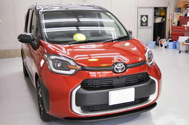 トヨタ　シエンタ　コーティング施工後　右前方