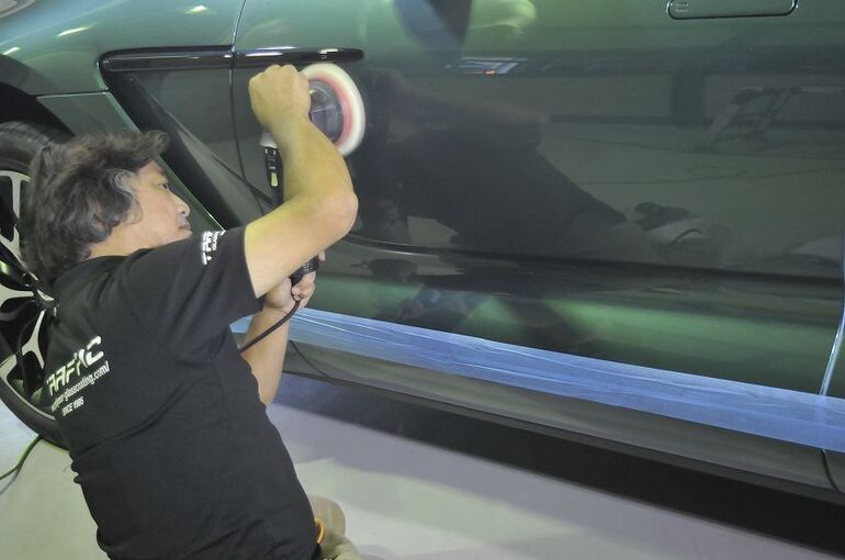 アストンマーティン　DBX　磨き工程　サイド部