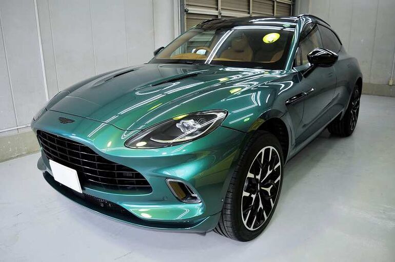 アストンマーティン　DBX　コーティング施工完了　左前から全景