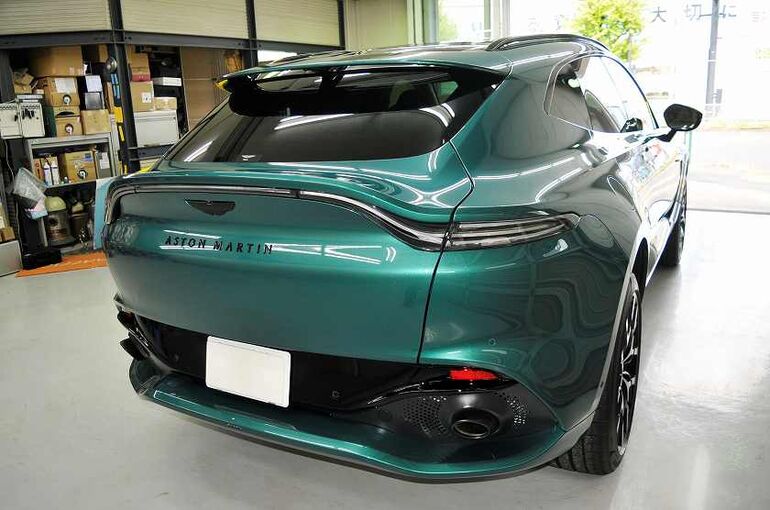 アストンマーティン　DBX　コーティング施工完了　右後ろから全景