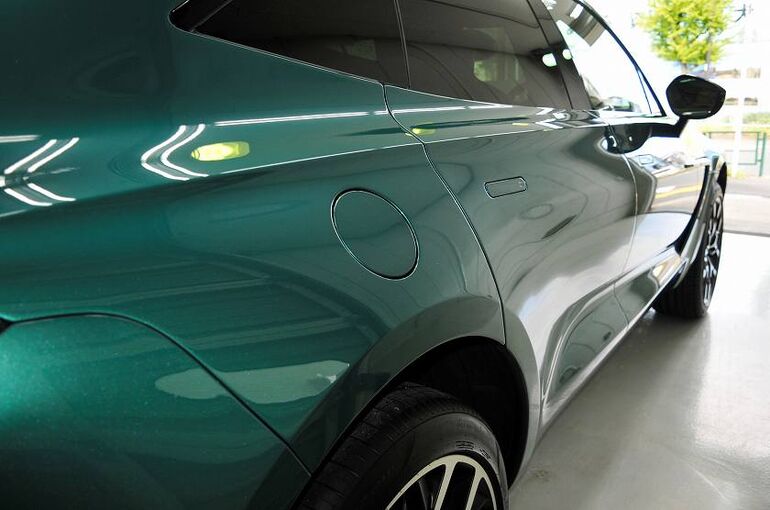 アストンマーティン　DBX　コーティング施工完了　右サイド部