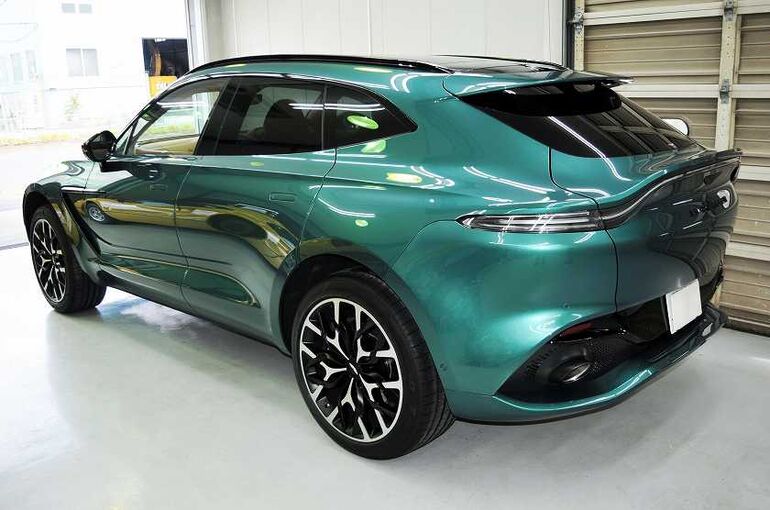 アストンマーティン　DBX　コーティング施工完了　左後ろより全景