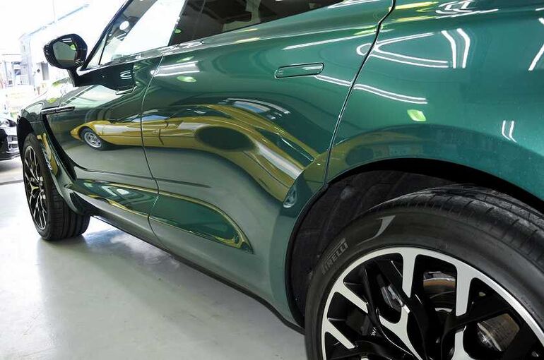 アストンマーティン　DBX　コーティング施工完了　左サイド部