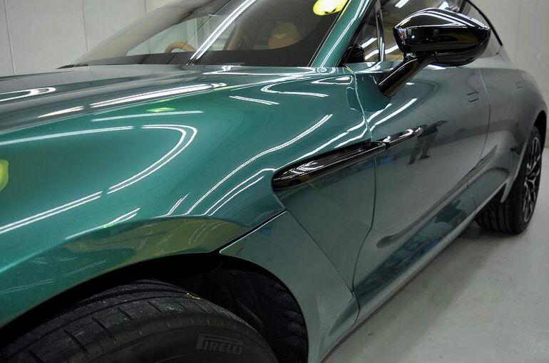 アストンマーティン　DBX　コーティング施工完了　左フェンダー部　前から