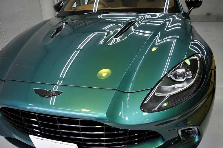 アストンマーティン　DBX　コーティング施工完了　ボンネット部　左サイド