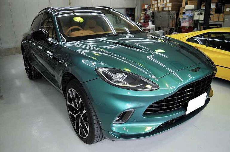 アストンマーティン　DBX　コーティング施工完了　右前より全景