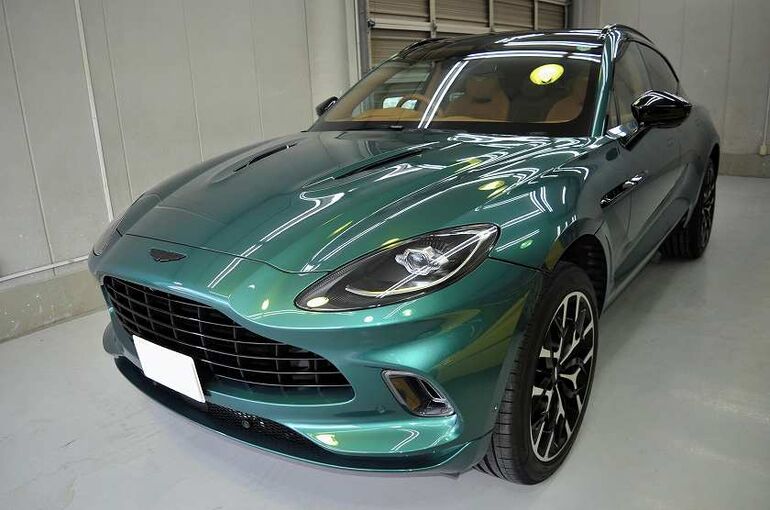 アストンマーティン　DBX　コーティング施工完了　左前から全景