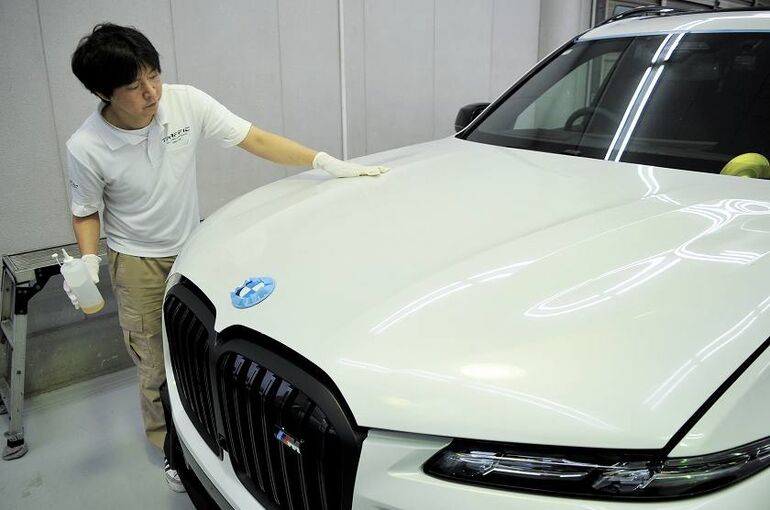 BMW　X7　ボンネット　クレンジング施工