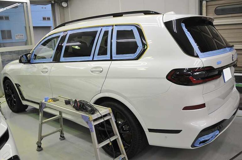 BMW X7　養生完了　左後ろから全景