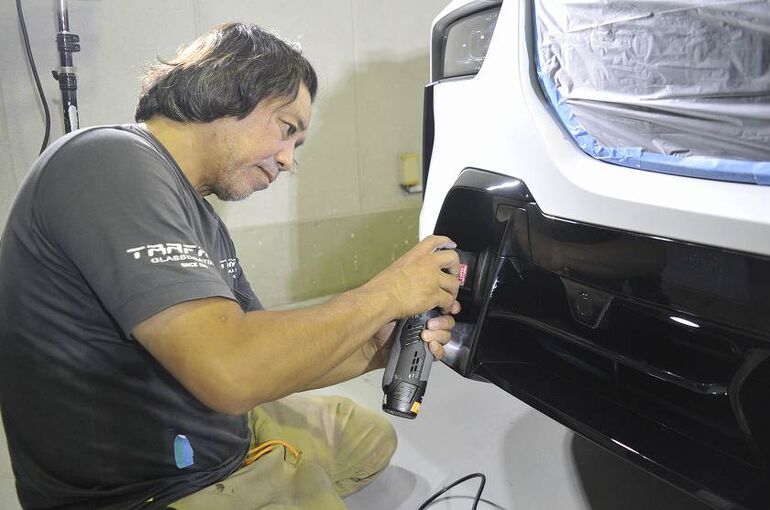 BMW X7　フロントフェンダー　ミニポリッシャーによる磨き施工