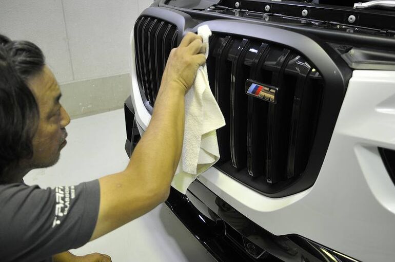 BMW X7　磨き施工後の拭き取り