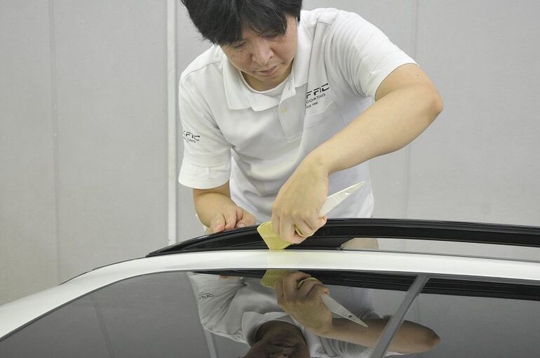 BMW X7　磨き施工後　隙間の清掃