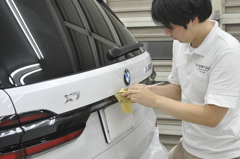 BMW X7　磨き施工後　隙間の清掃2