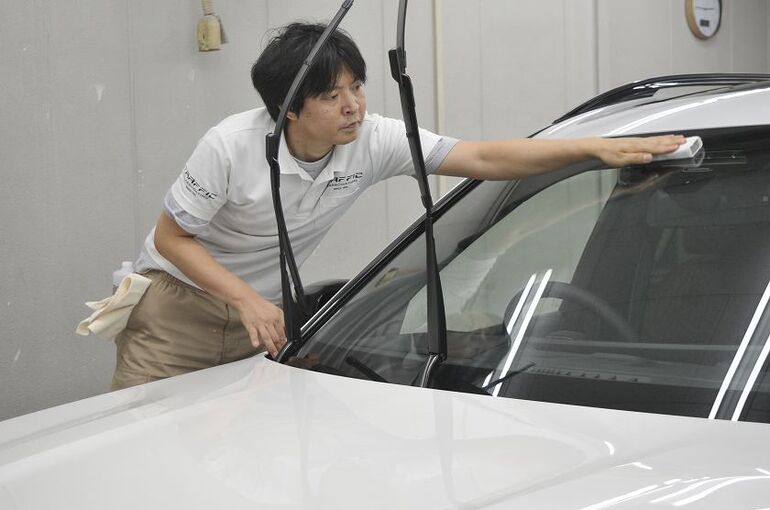 BMW X7　フロントガラス　撥水コーティング剤の塗布