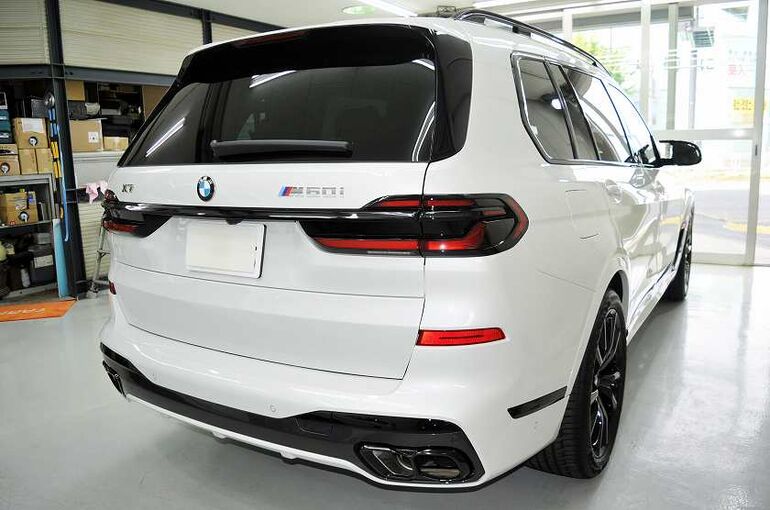 BMW X7　コーティング施工完了　右後方より全景