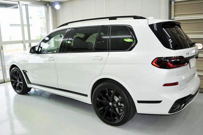 BMW X7　コーティング施工完了　左後方より全景