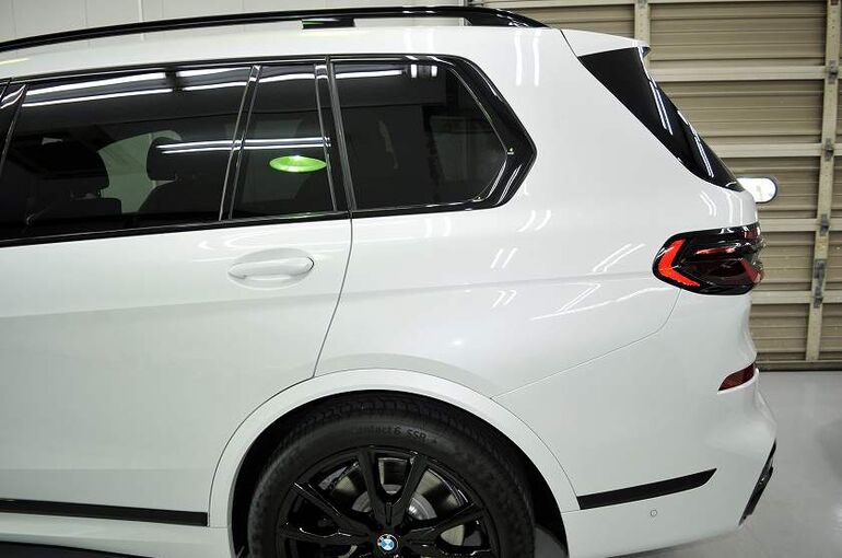 BMW X7　コーティング施工完了　左後方フェンダー