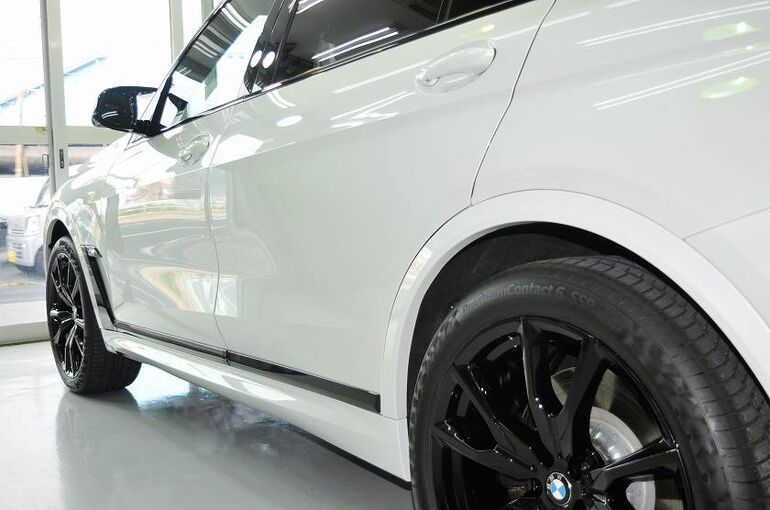 BMW X7　コーティング施工完了　左サイド部