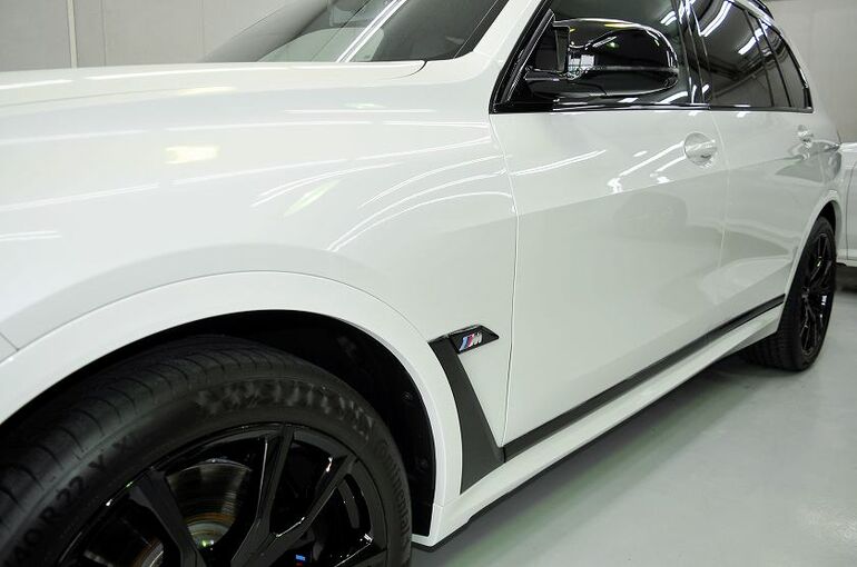 BMW X7　コーティング施工完了　右サイド　前から　