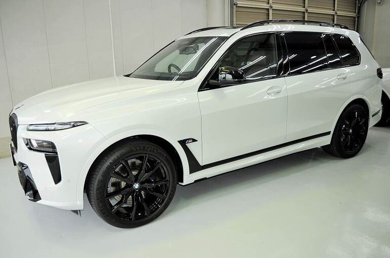 BMW X7　コーティング施工完了　左より全景