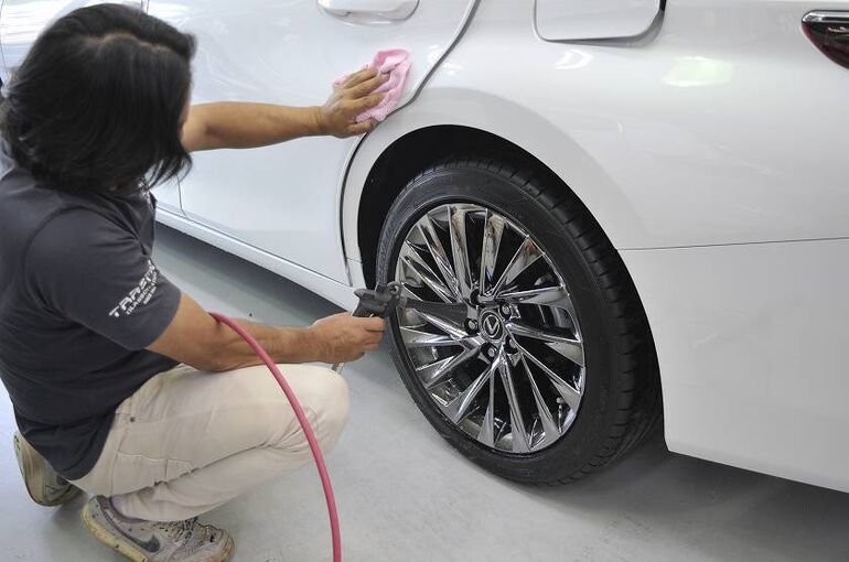 レクサス ES300ｈ　ブロワーによる水滴除去　ホイール